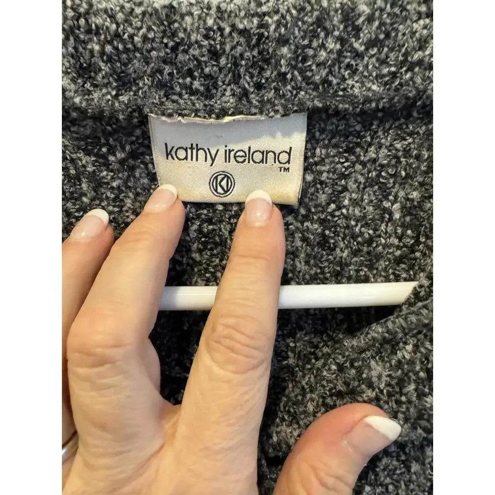 Kathy Ireland Gray Sweater Sz Med‎